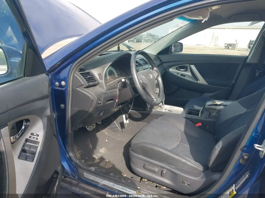 2010 TOYOTA CAMRY SE