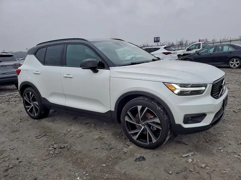2020 VOLVO XC40 T5 R-DESIGN  
