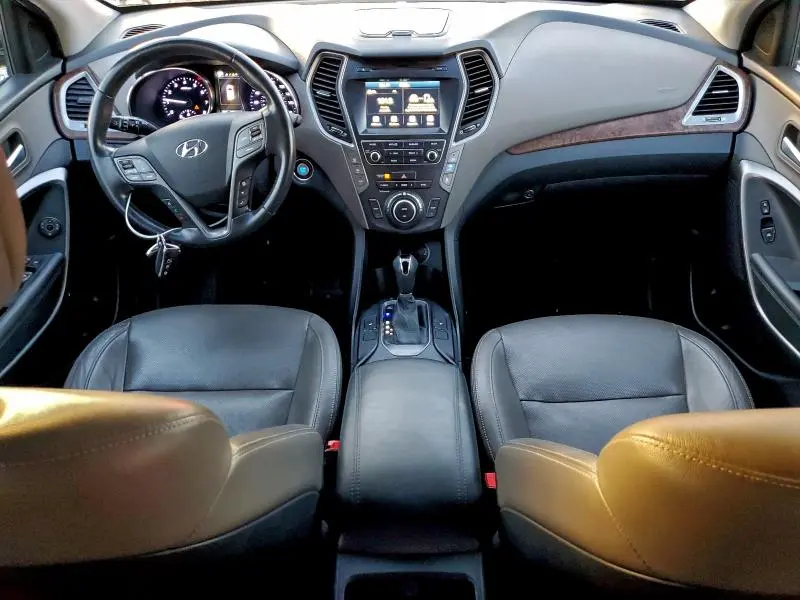 2017 HYUNDAI SANTA FE SE  