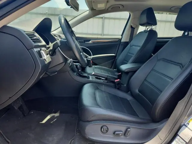 2017 VOLKSWAGEN PASSAT SE  