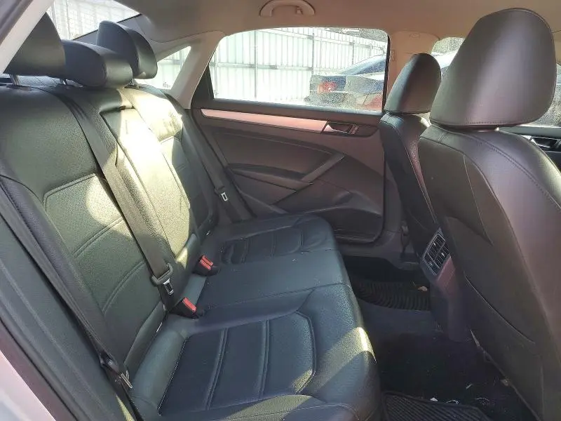 2013 VOLKSWAGEN PASSAT SE  