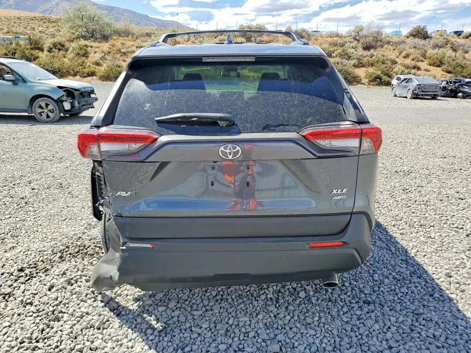 2019 TOYOTA RAV4 XLE  