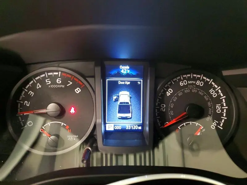 2022 TOYOTA TACOMA SR V6  