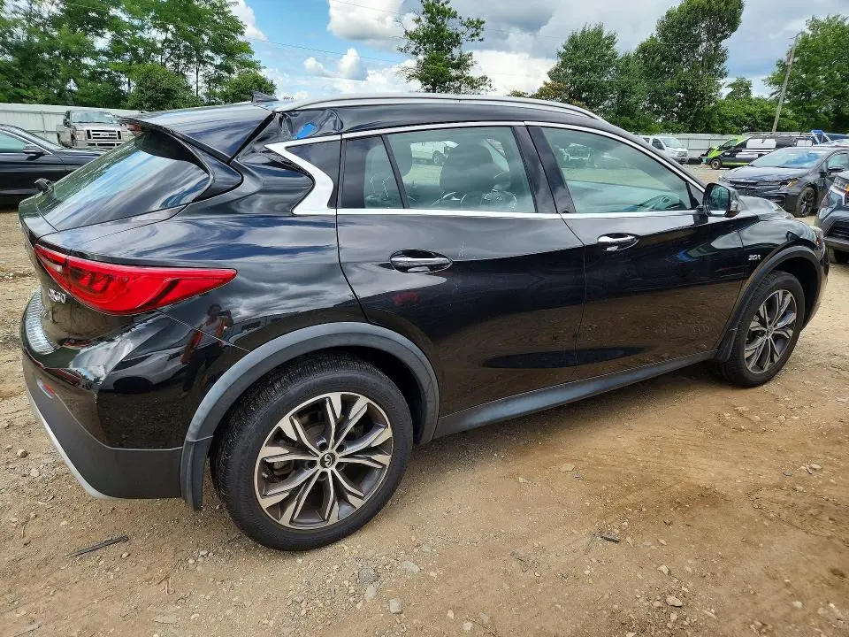 2019 INFINITI QX30 LUXE  