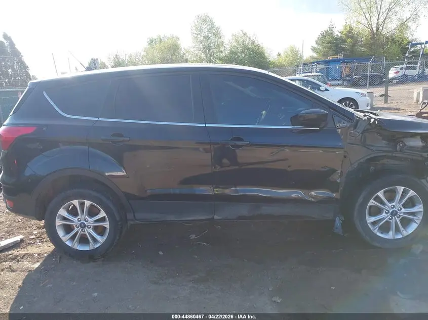2019 FORD ESCAPE SE