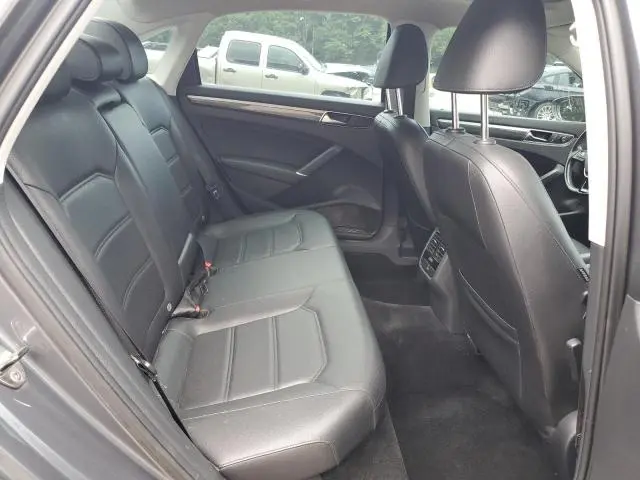 2016 VOLKSWAGEN PASSAT SE  