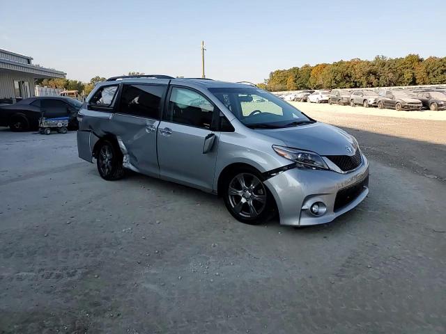 2017 TOYOTA SIENNA SE