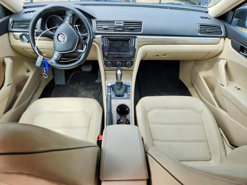 2018 VOLKSWAGEN PASSAT SE  
