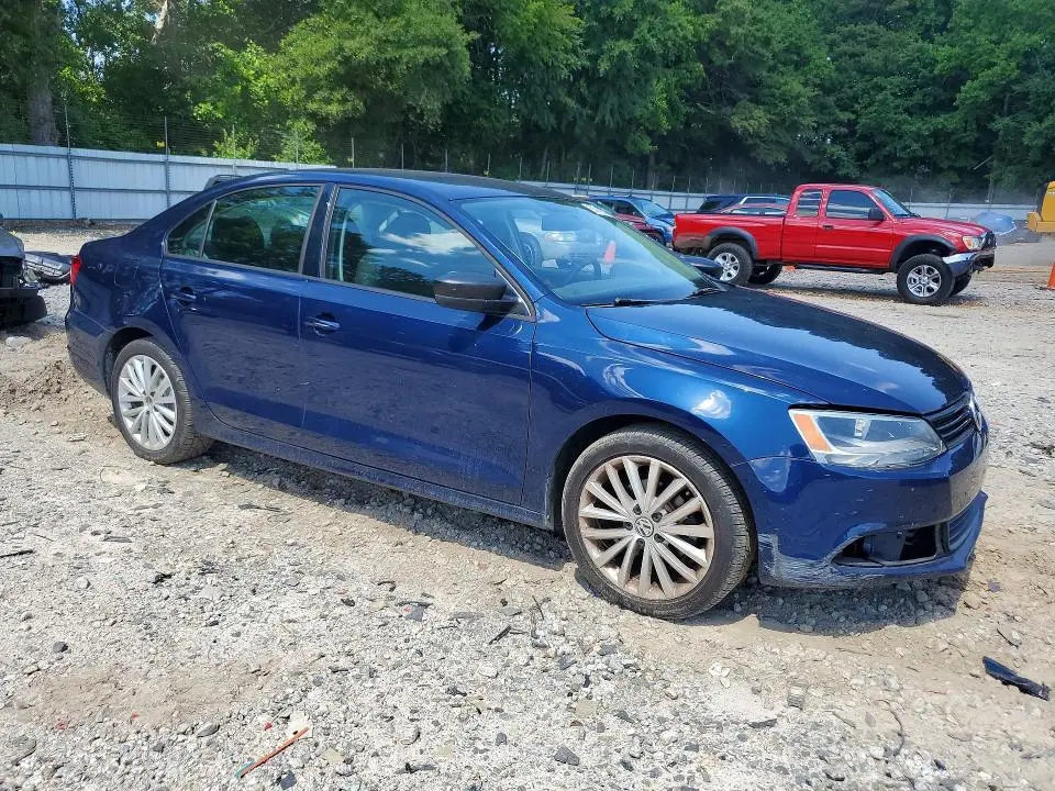 2011 VOLKSWAGEN JETTA BASE  