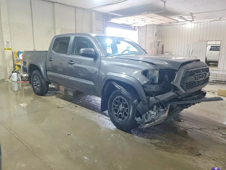 2017 TOYOTA TACOMA SR5 V6  