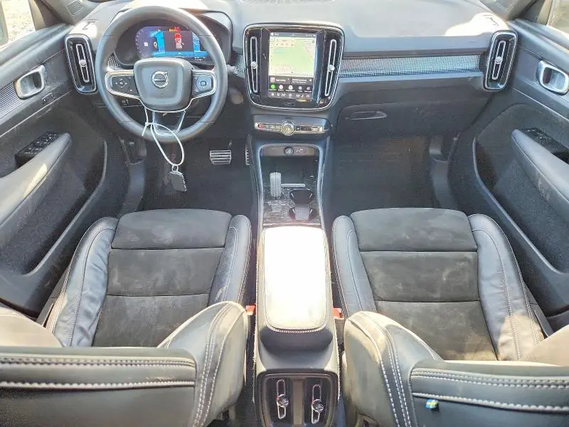 2022 VOLVO XC40 P8 RECHARGE PLUS  