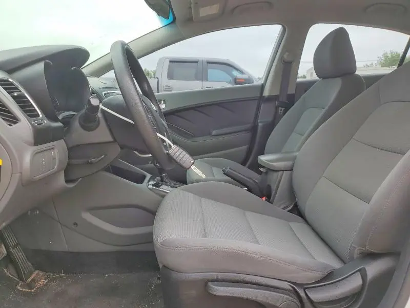 2017 KIA FORTE LX  