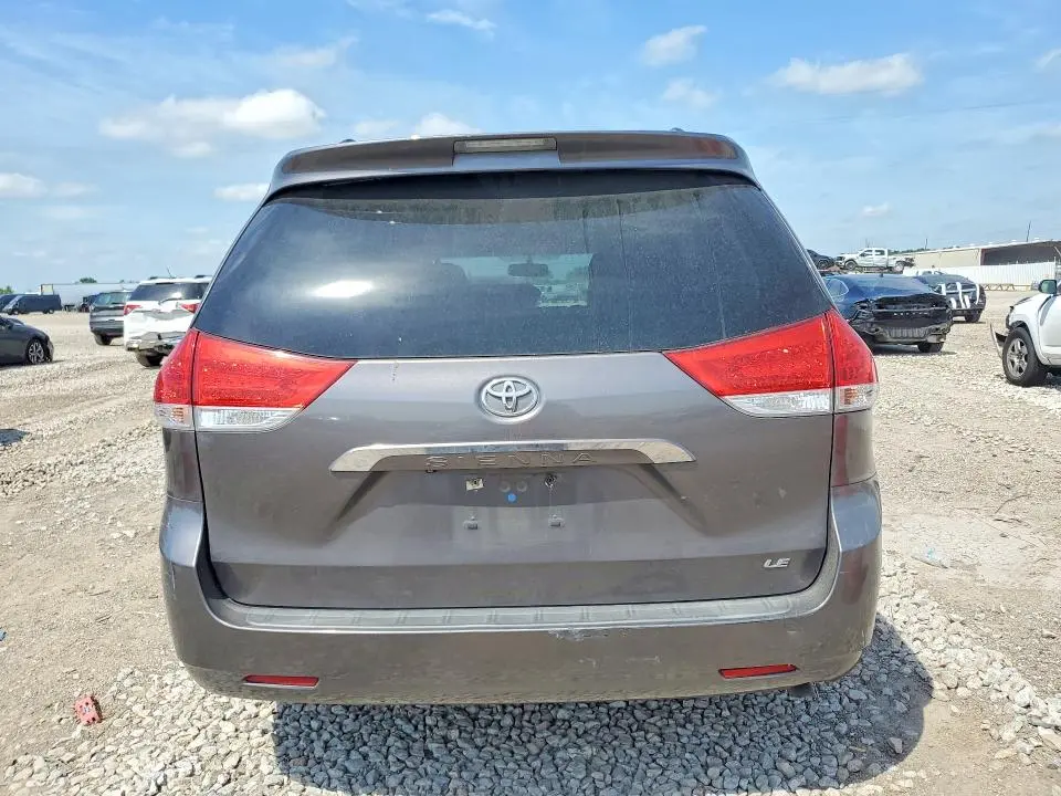 2014 TOYOTA SIENNA LE  