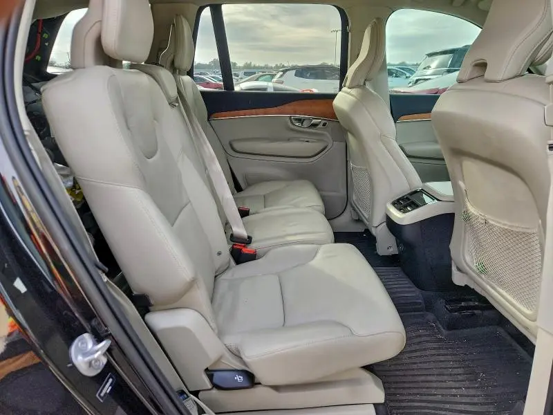 2022 VOLVO XC90 T5 MOMENTUM  