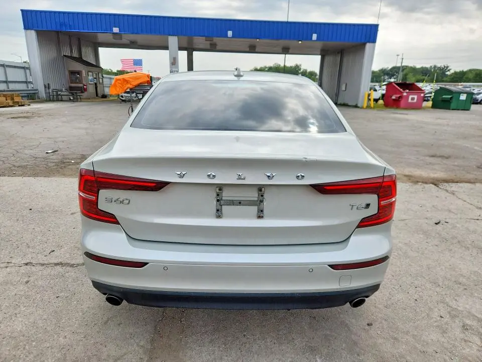 2019 VOLVO S60 T6 MOMENTUM  