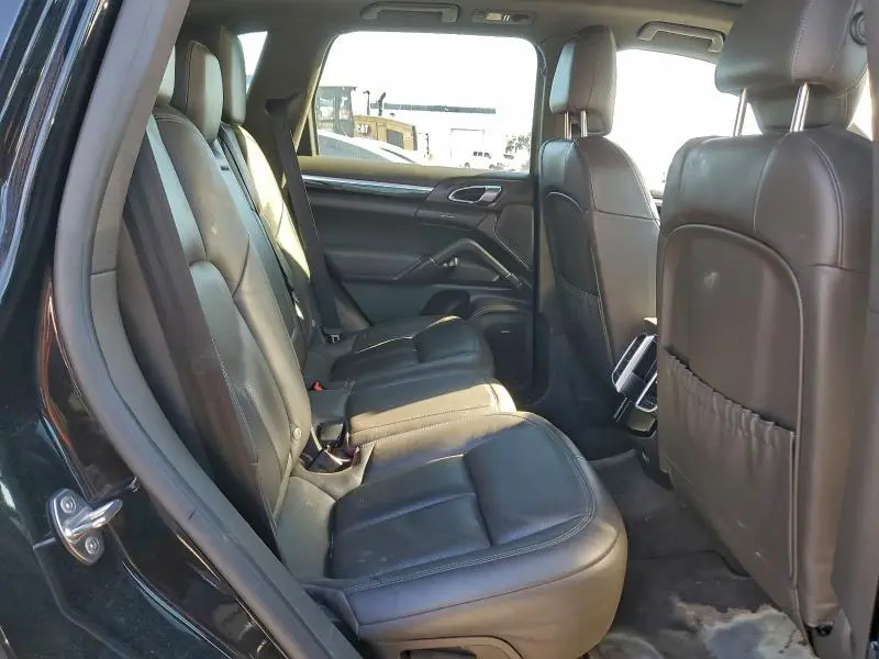 2017 PORSCHE CAYENNE   