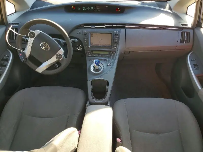 2010 TOYOTA PRIUS III  