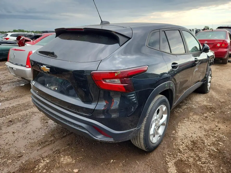 2024 CHEVROLET TRAX LS  
