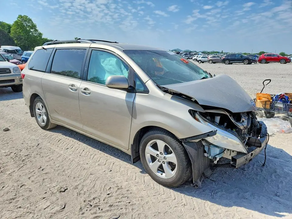 2016 TOYOTA SIENNA LE  