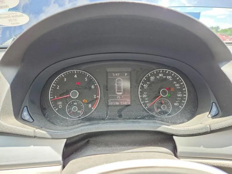 2013 VOLKSWAGEN PASSAT SE  