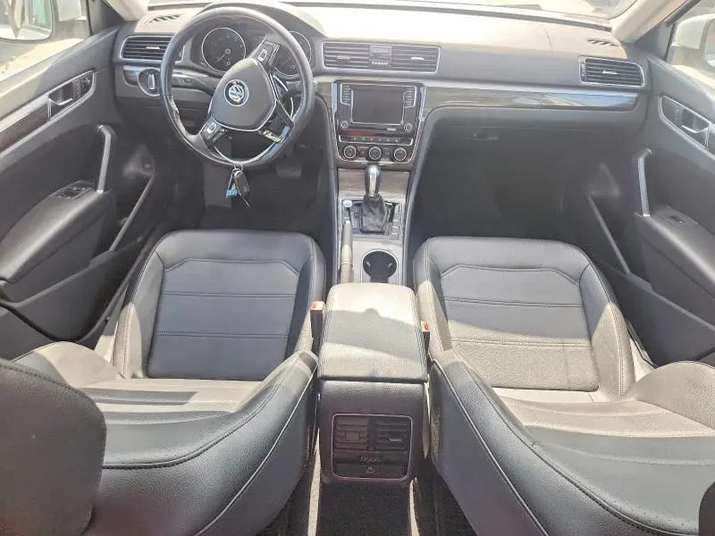 2018 VOLKSWAGEN PASSAT SE  