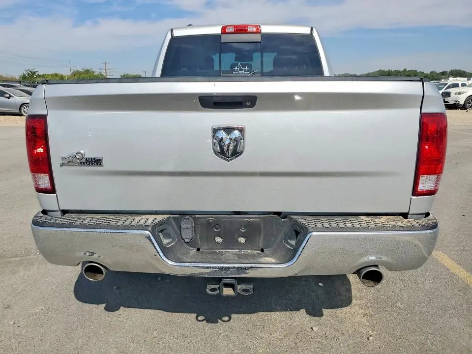 2016 RAM 1500 SLT  