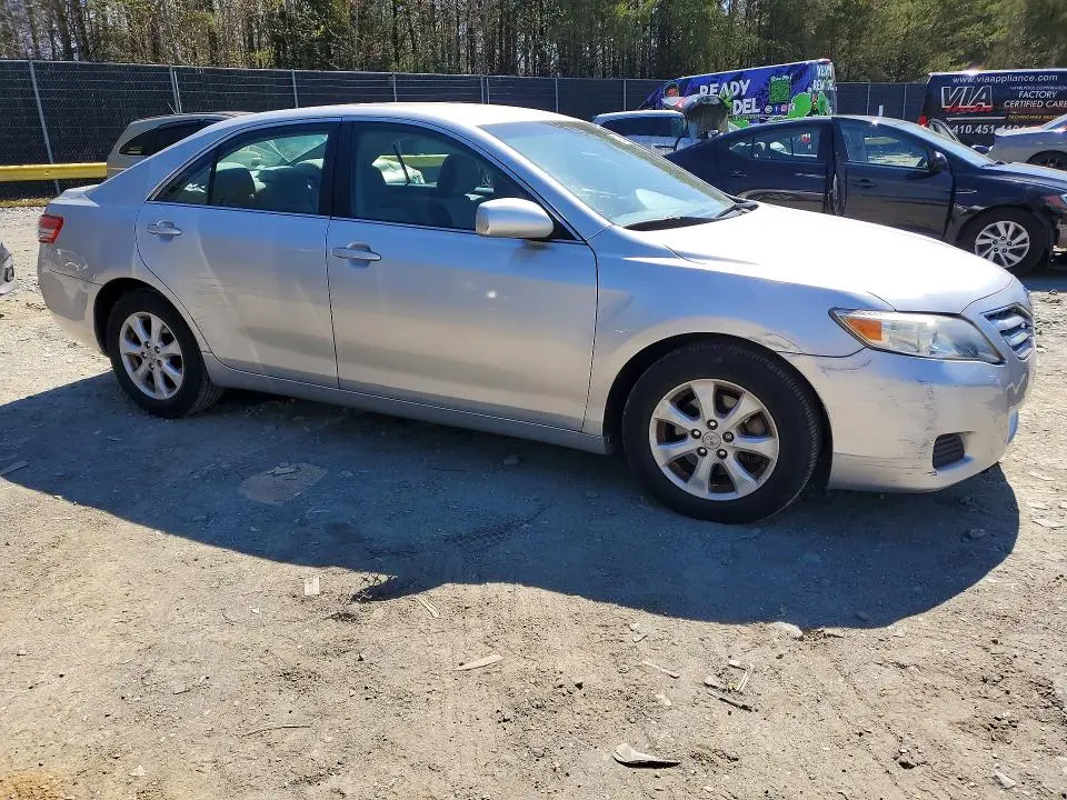 2011 TOYOTA CAMRY LE V6  