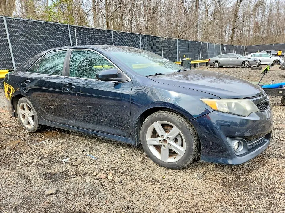 2013 TOYOTA CAMRY SE  