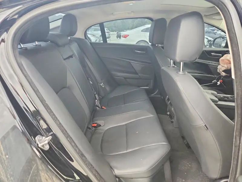 2017 JAGUAR XE PREMIUM  