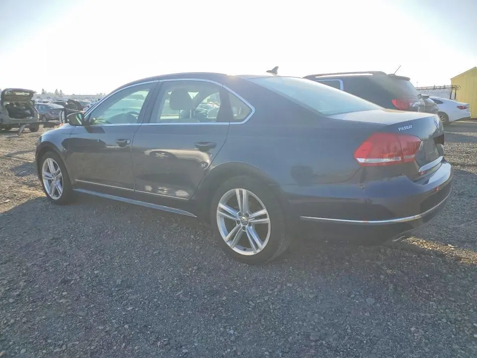 2013 VOLKSWAGEN PASSAT SE  