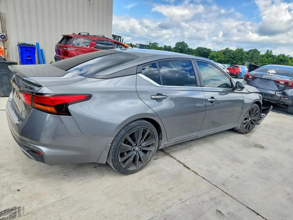 2022 NISSAN ALTIMA SR  