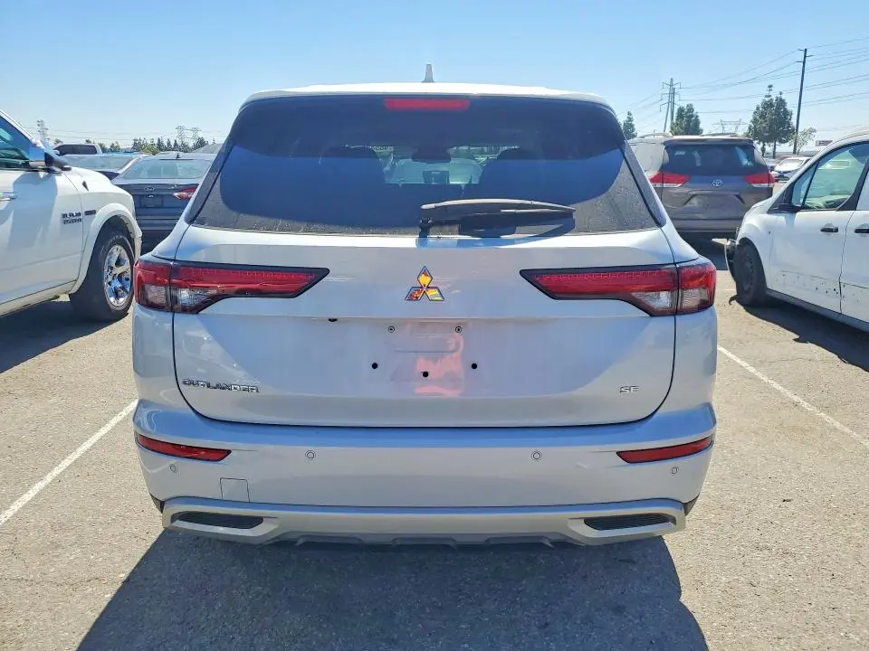 2024 MITSUBISHI OUTLANDER SE  