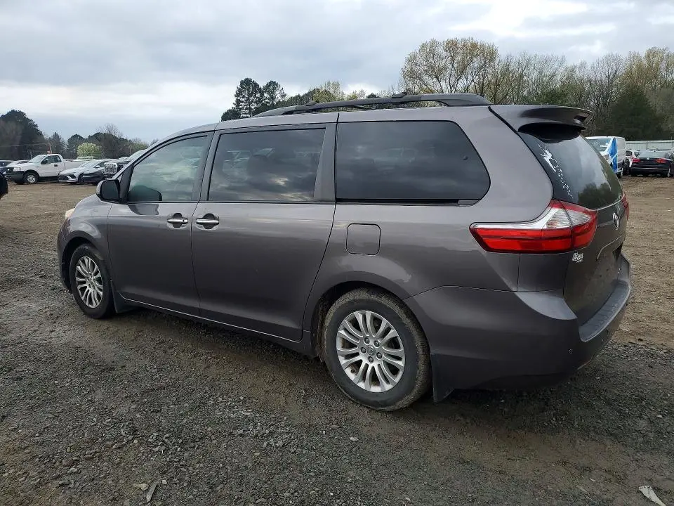2015 TOYOTA SIENNA XLE 8-PASSENGER  