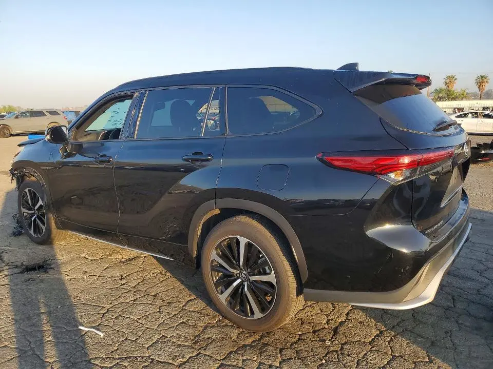 2022 TOYOTA HIGHLANDER XSE  