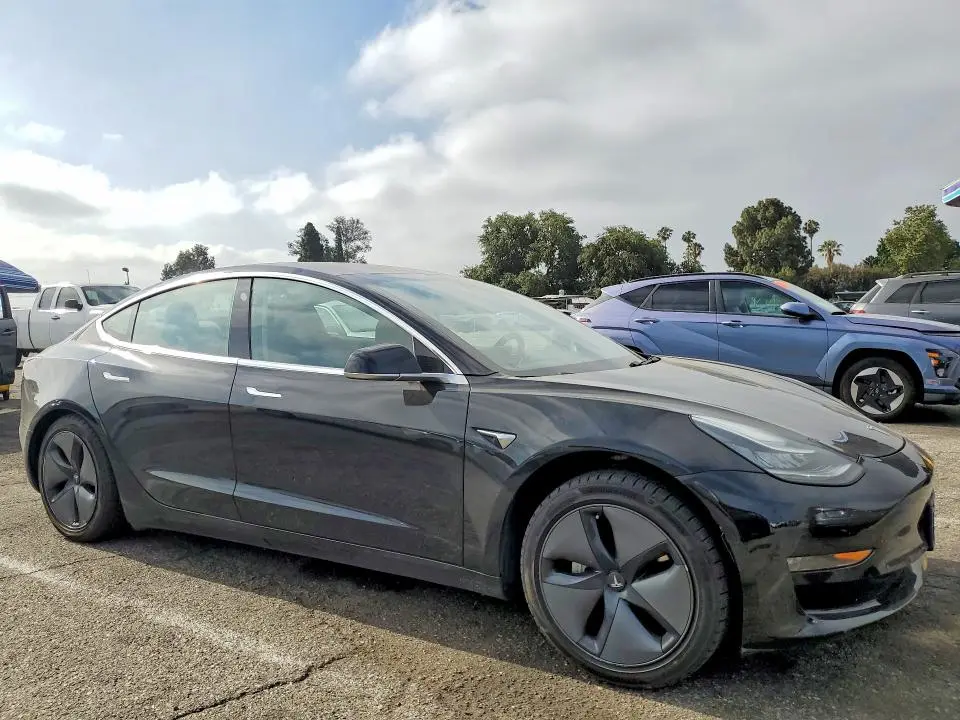 2018 TESLA MODEL 3   