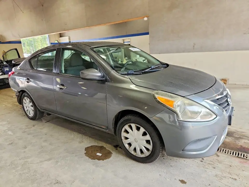2018 NISSAN VERSA SV  