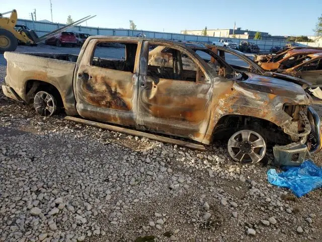 2015 TOYOTA TUNDRA CREWMAX SR5  