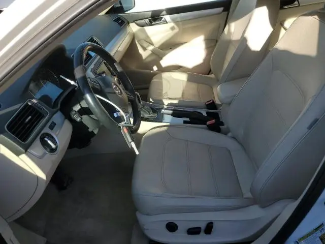 2013 VOLKSWAGEN PASSAT SE