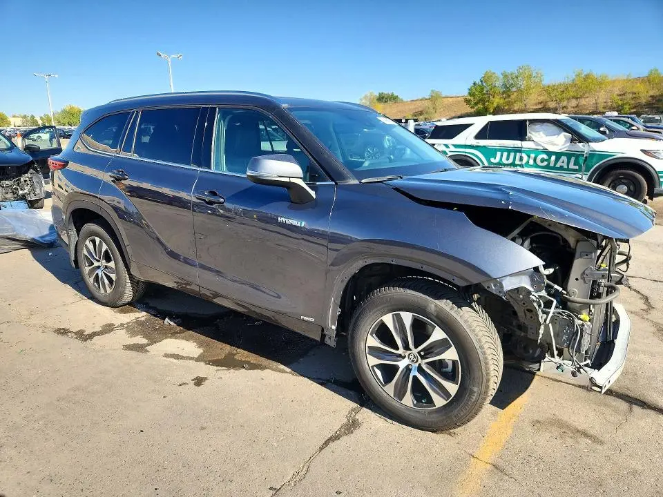 2020 TOYOTA HIGHLANDER HYBRID XLE  