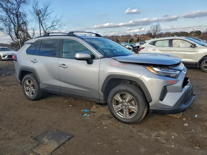 2022 TOYOTA RAV4 XLE  