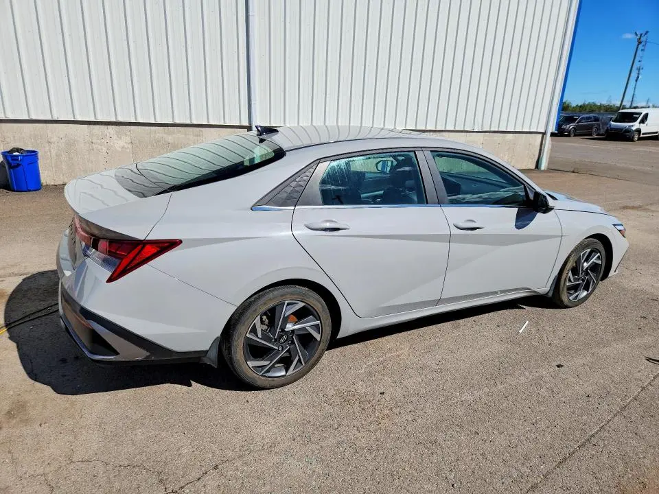 2024 HYUNDAI ELANTRA LUXURY  