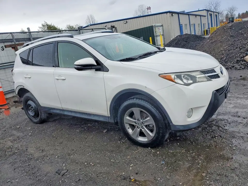 2015 TOYOTA RAV4 XLE  