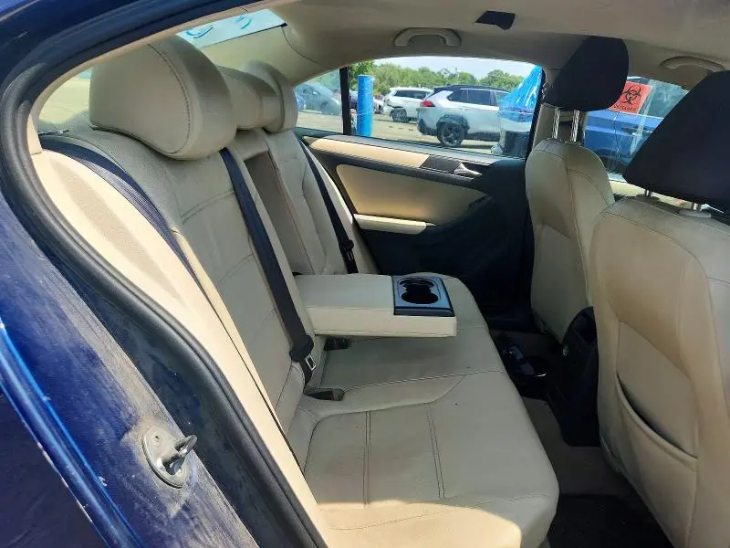 2011 VOLKSWAGEN JETTA SE  