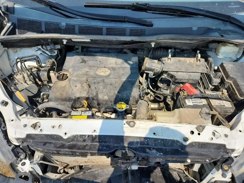 2015 TOYOTA SIENNA LE  