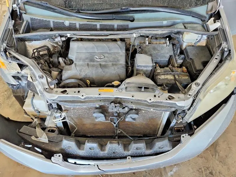 2013 TOYOTA SIENNA XLE 8-PASSENGER  