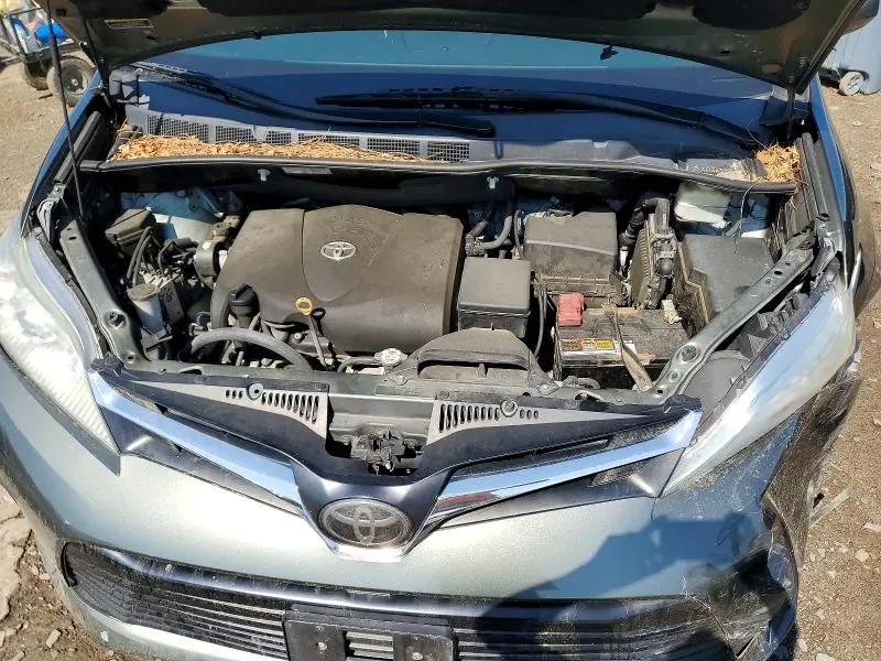 2019 TOYOTA SIENNA LE  
