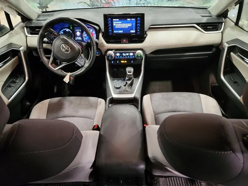 2021 TOYOTA RAV4 XLE  