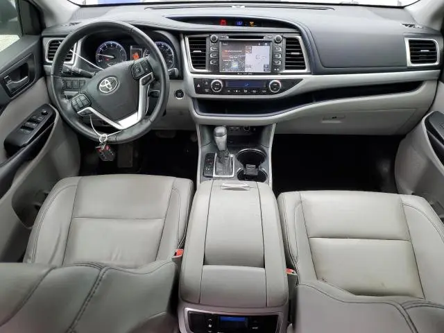 2019 TOYOTA HIGHLANDER SE  