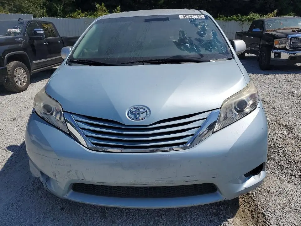 2015 TOYOTA SIENNA LE  