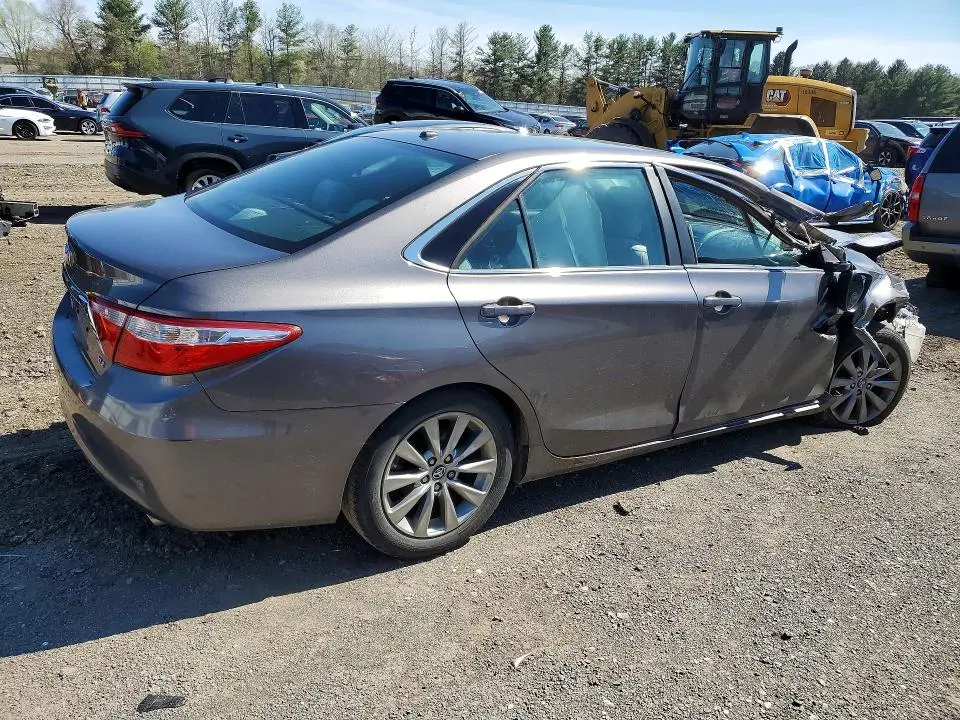 2016 TOYOTA CAMRY XLE  